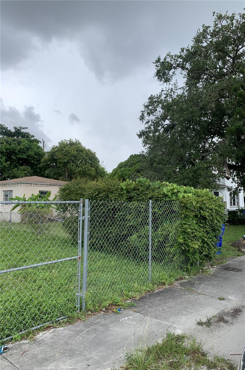 1818 NW 49th St