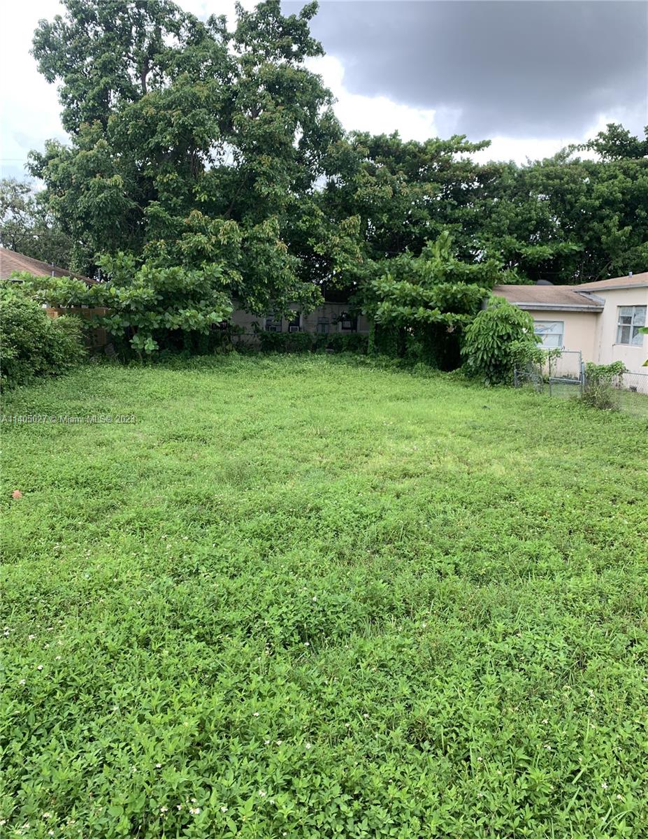 1818 NW 49th St