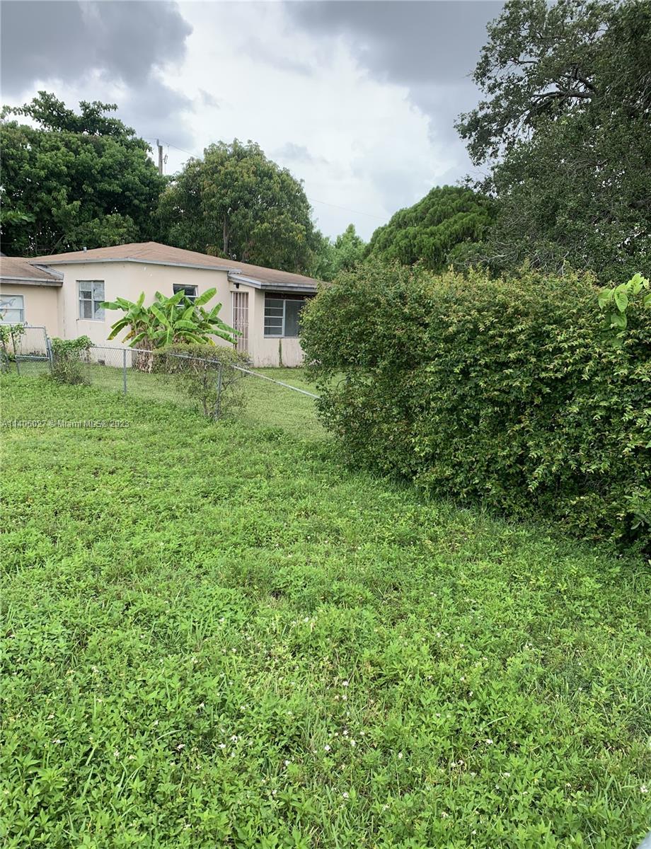 1818 NW 49th St