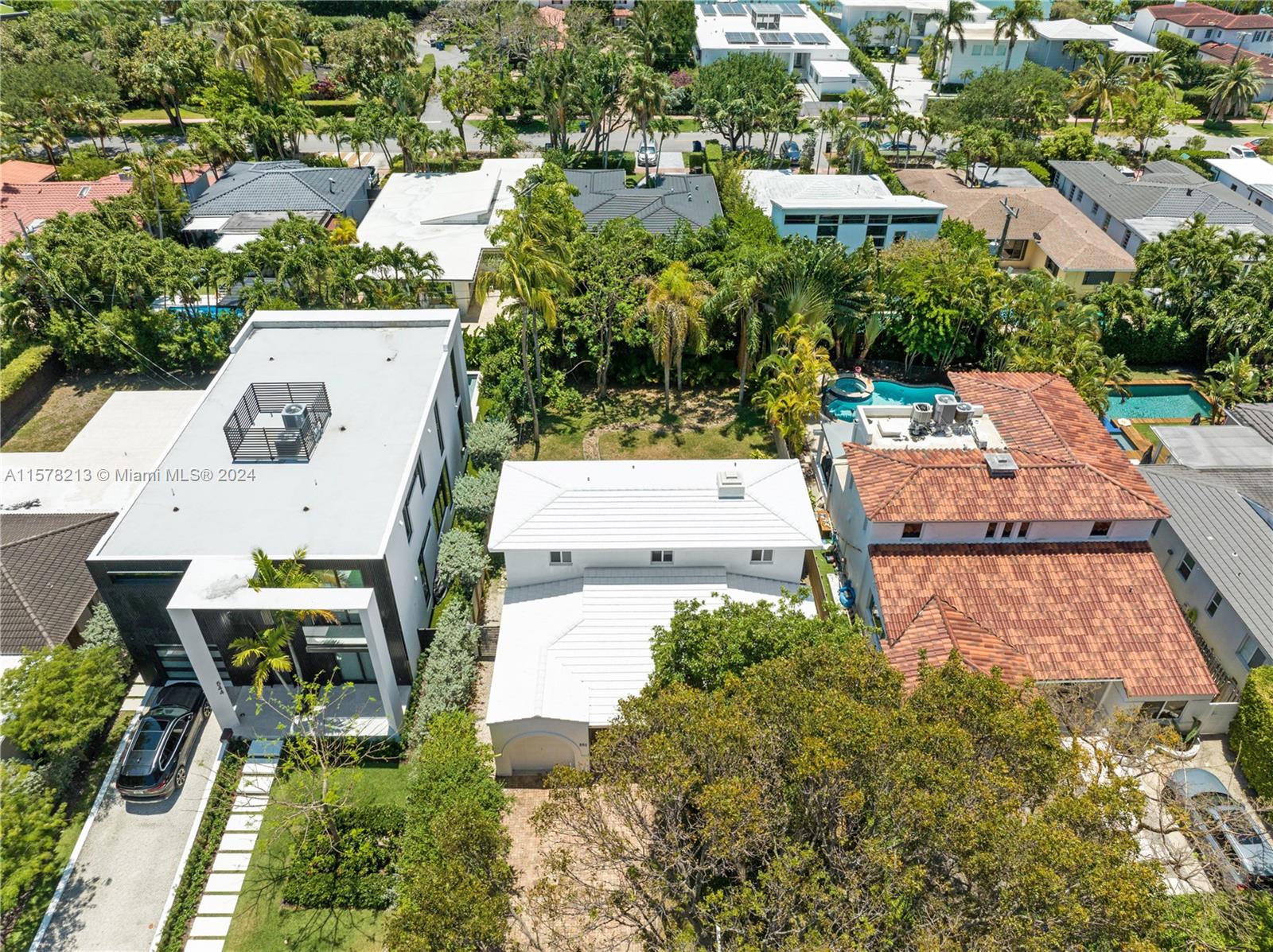 550 W 49th St