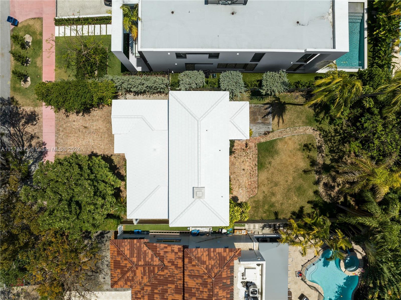 550 W 49th St