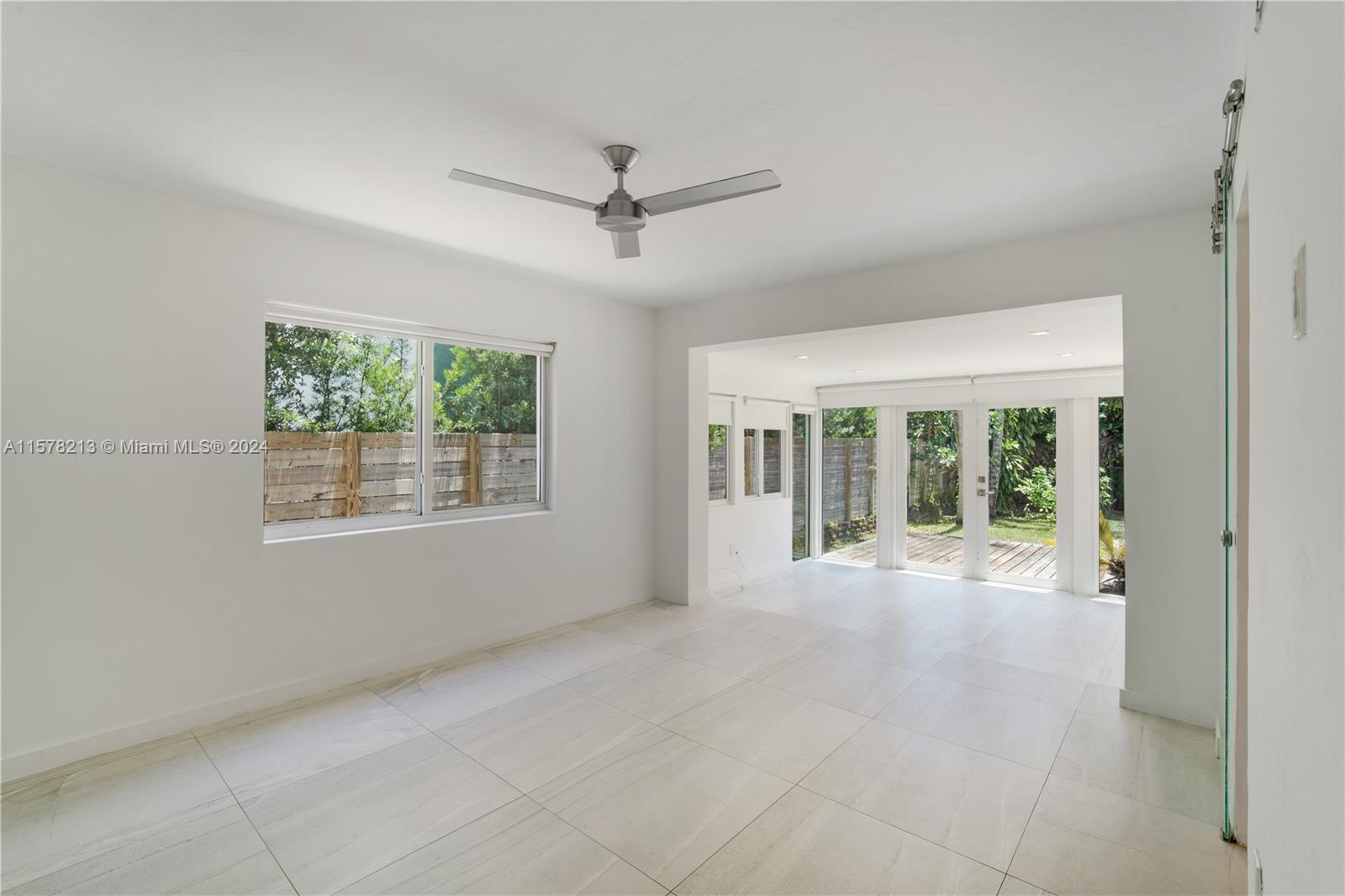 550 W 49th St