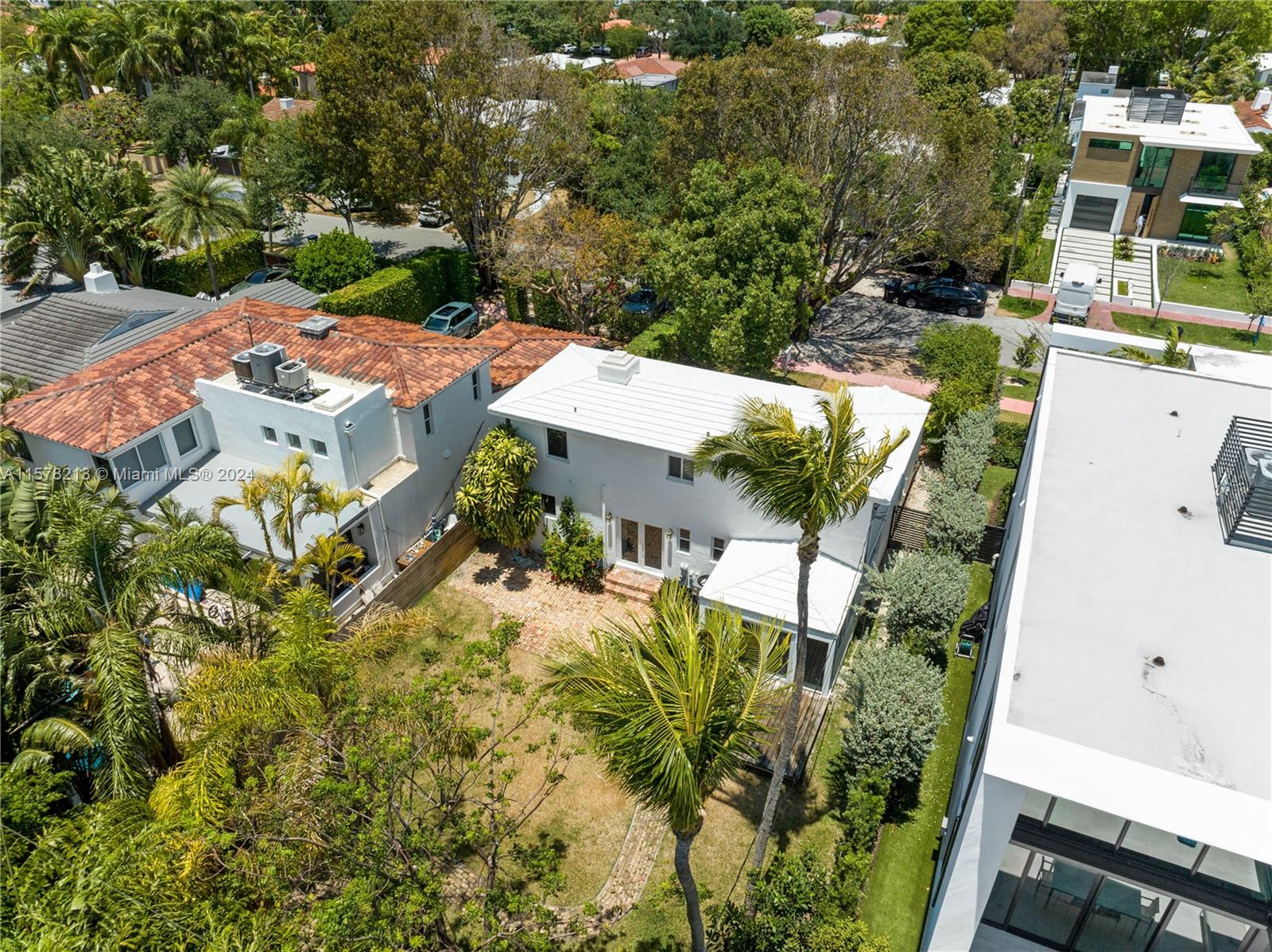 550 W 49th St