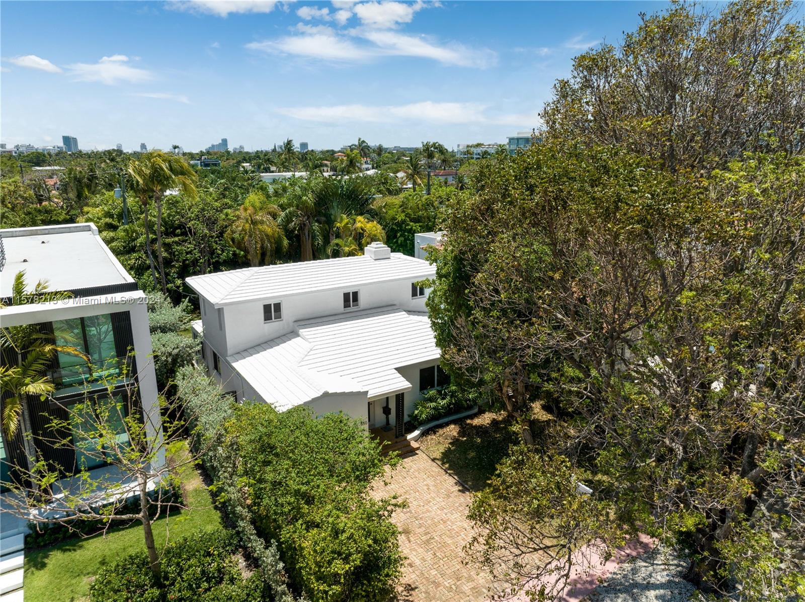 550 W 49th St