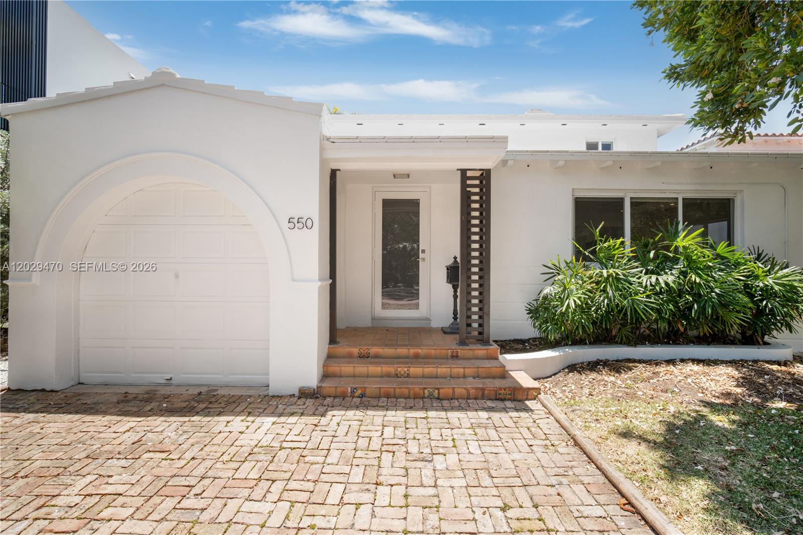 550 W 49th St