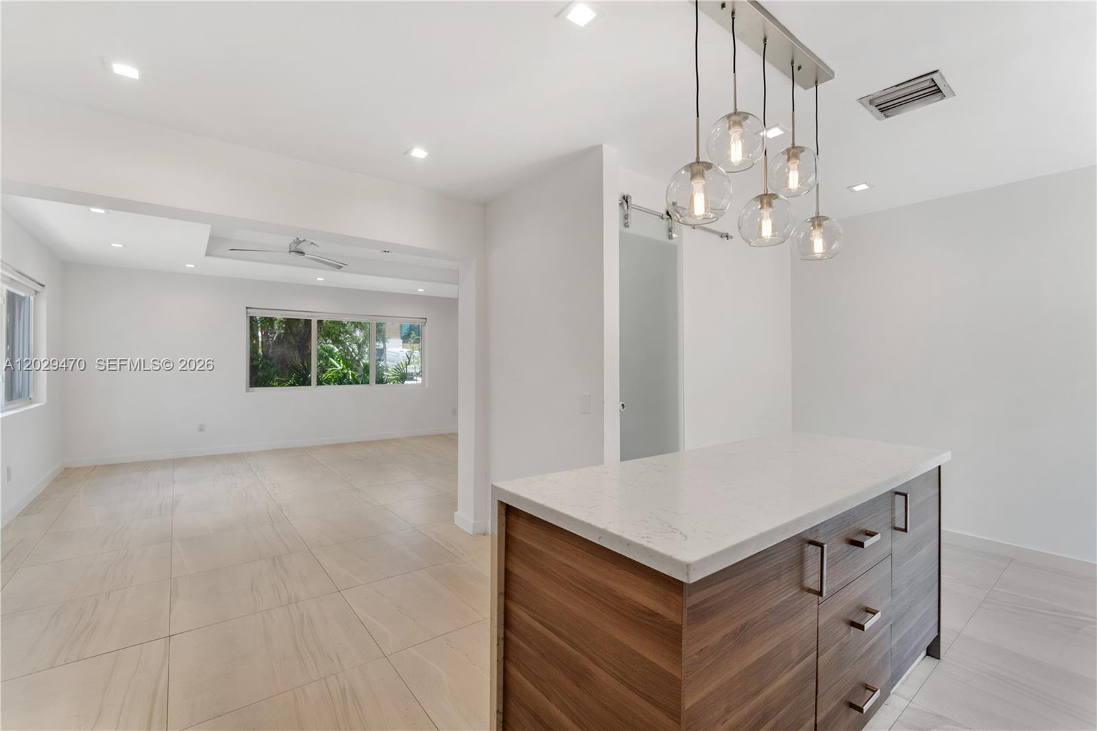 550 W 49th St