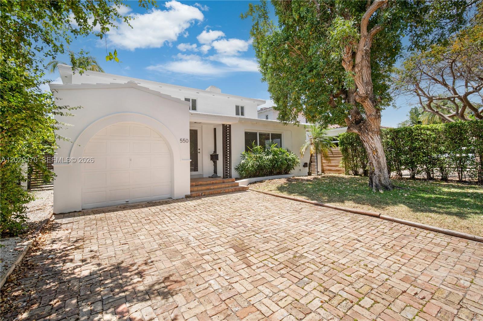 550 W 49th St