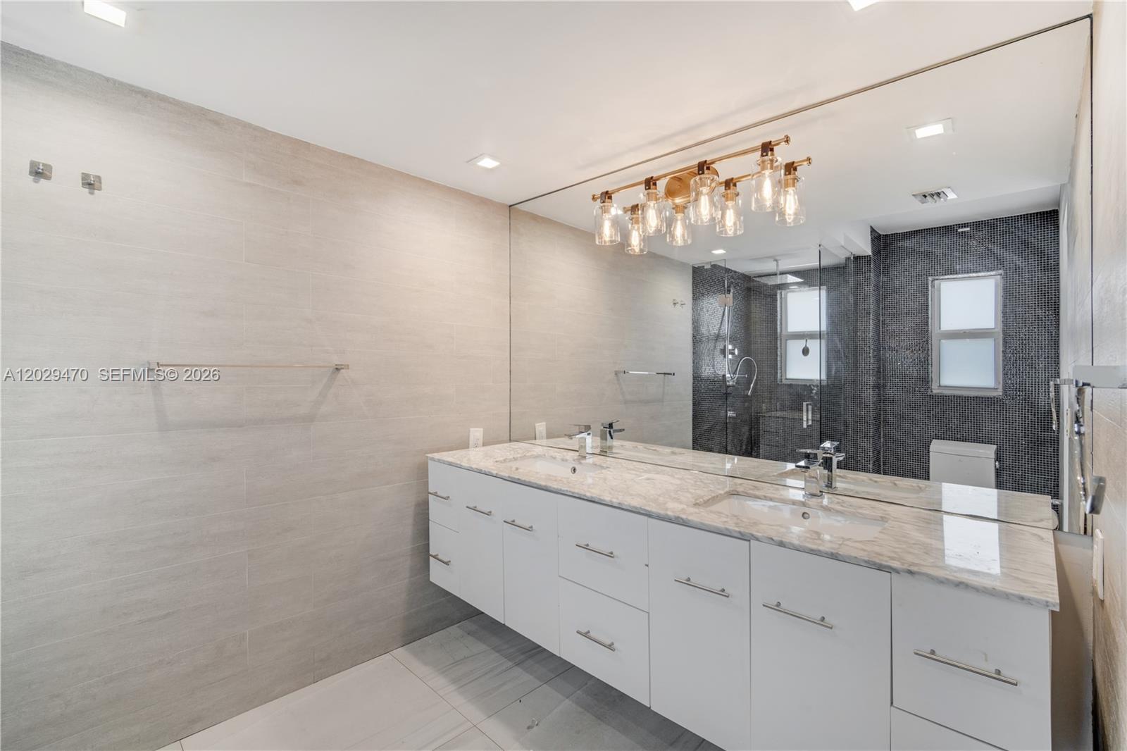 550 W 49th St