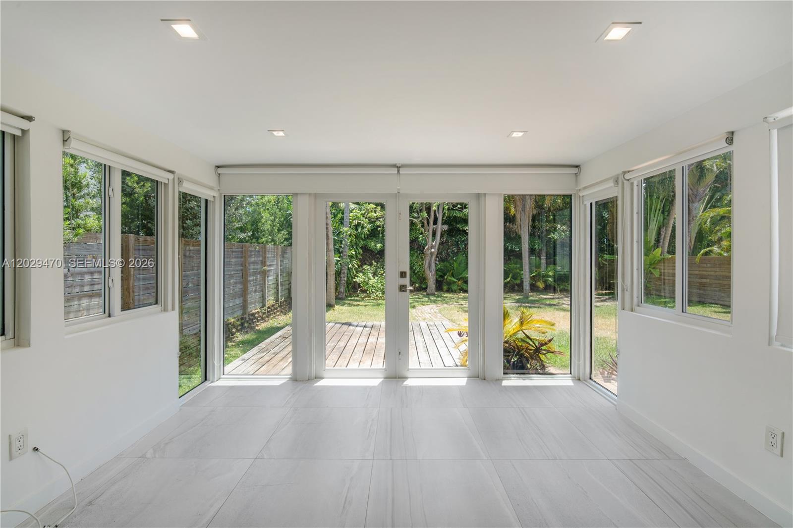550 W 49th St