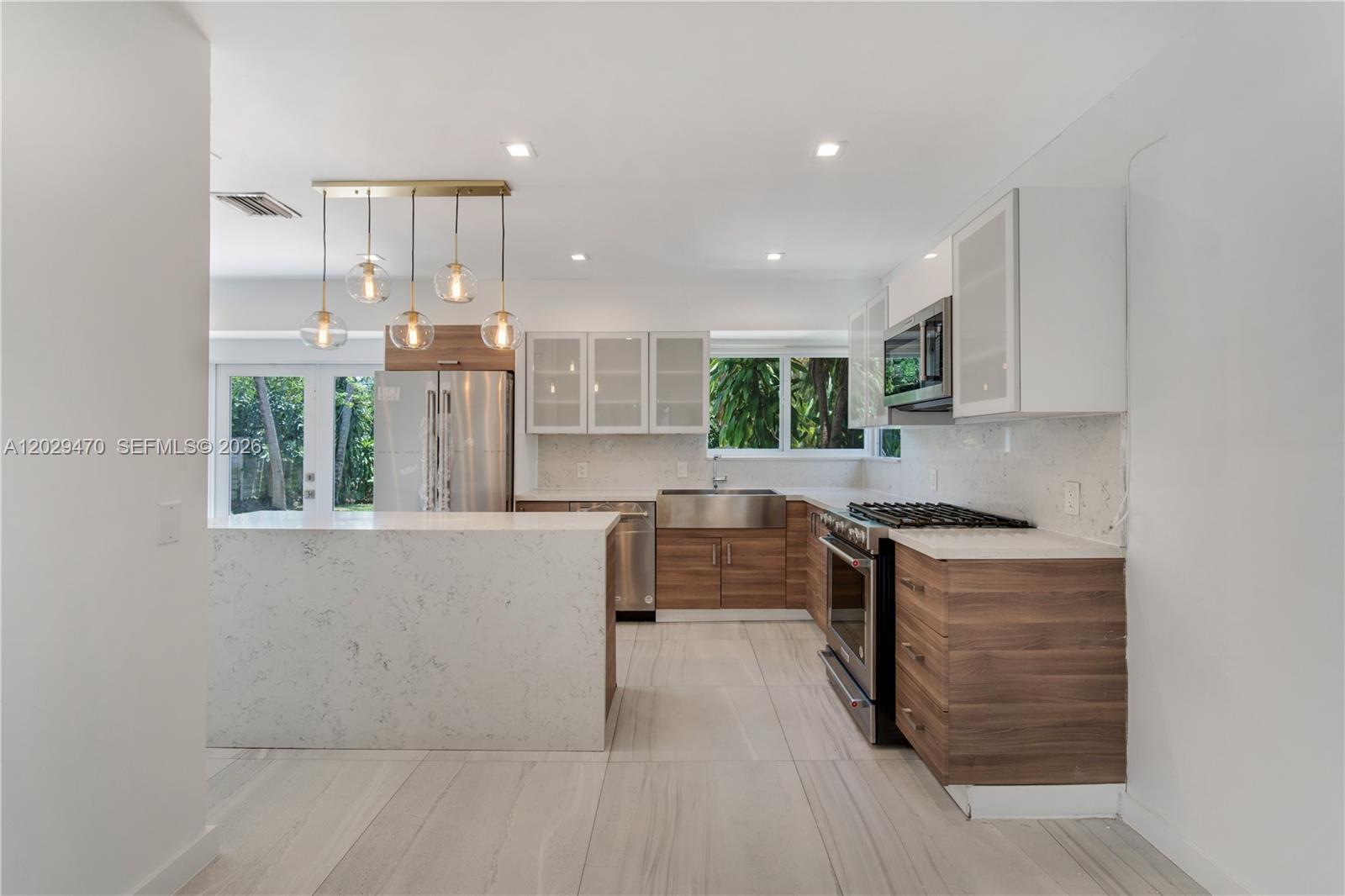 550 W 49th St