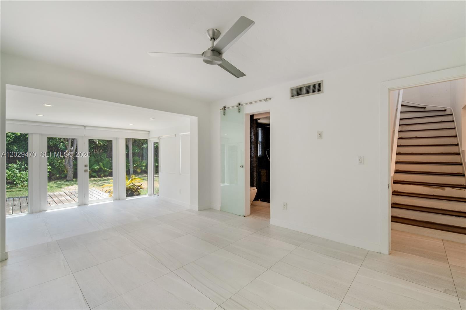 550 W 49th St