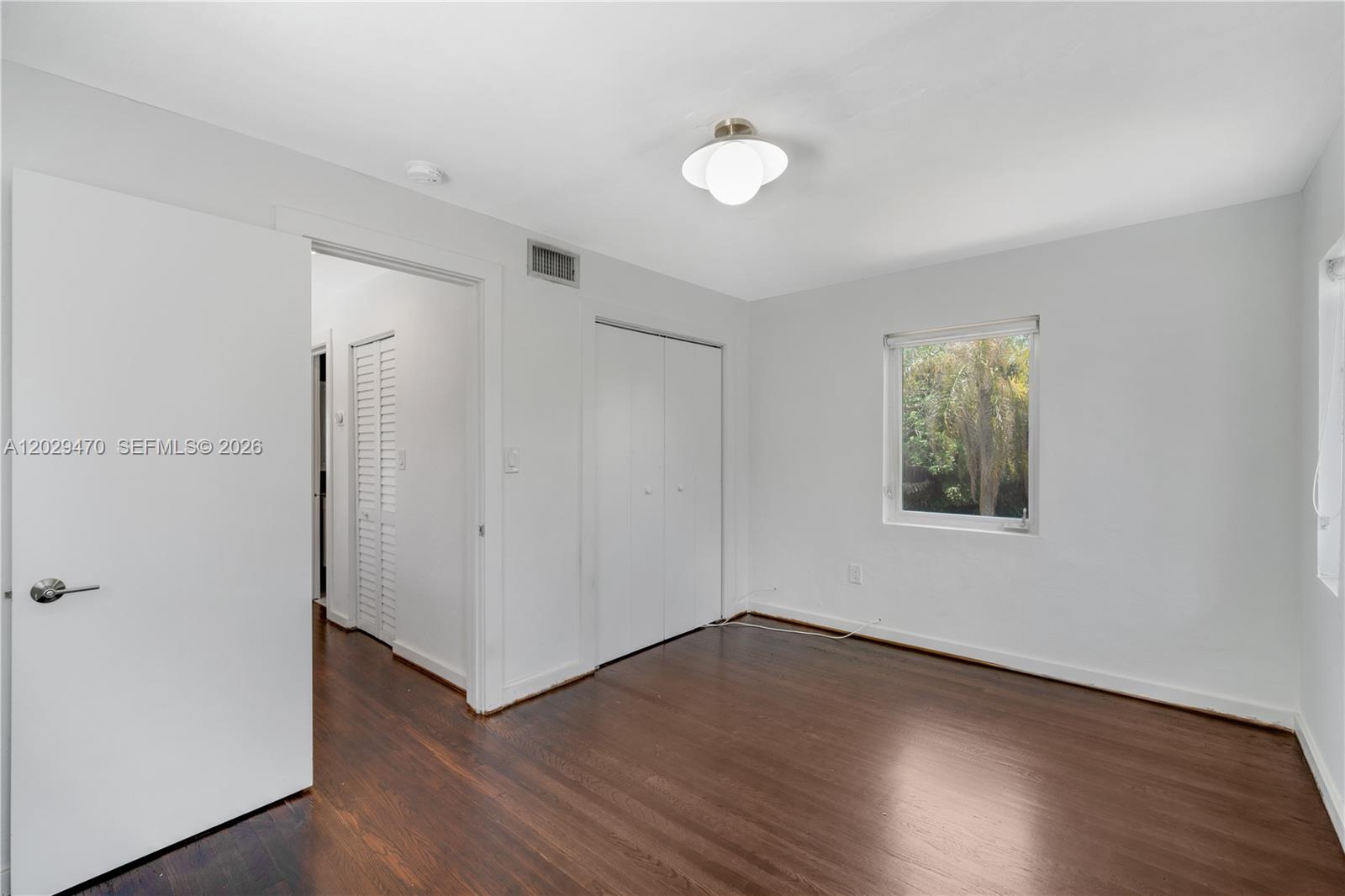 550 W 49th St