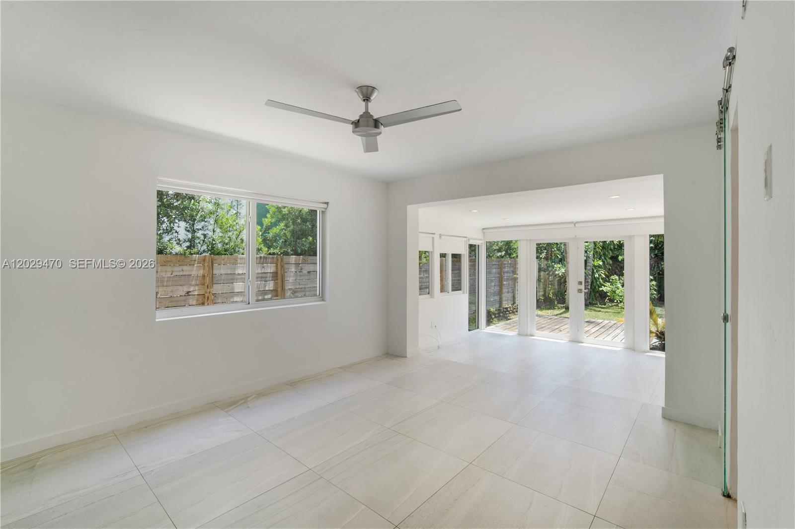 550 W 49th St