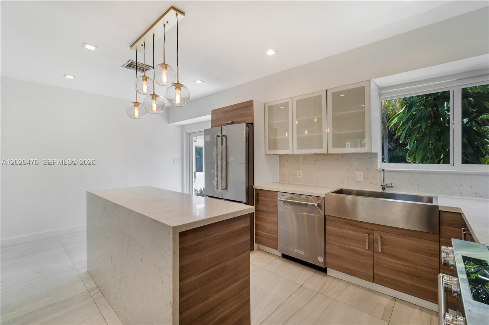 550 W 49th St