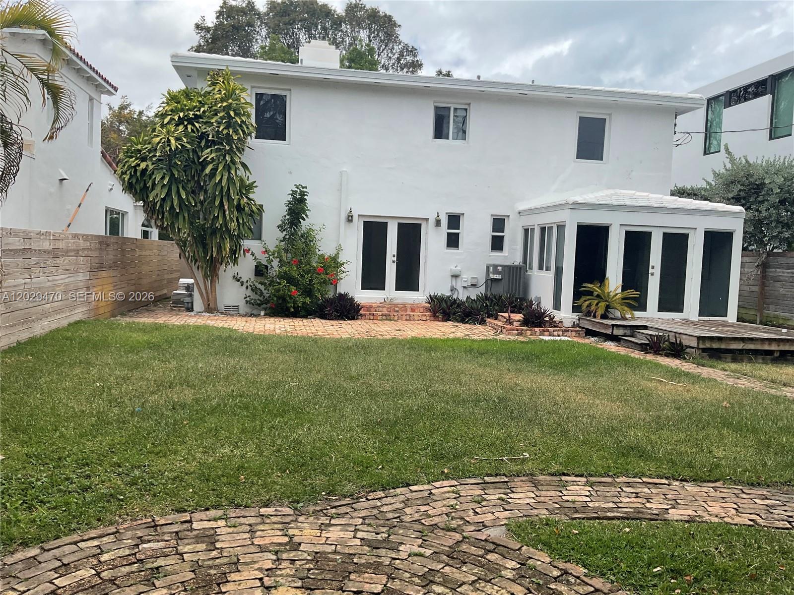 550 W 49th St