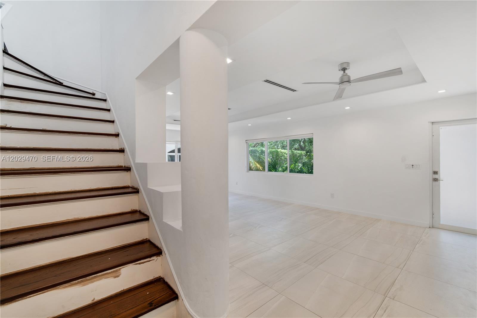 550 W 49th St