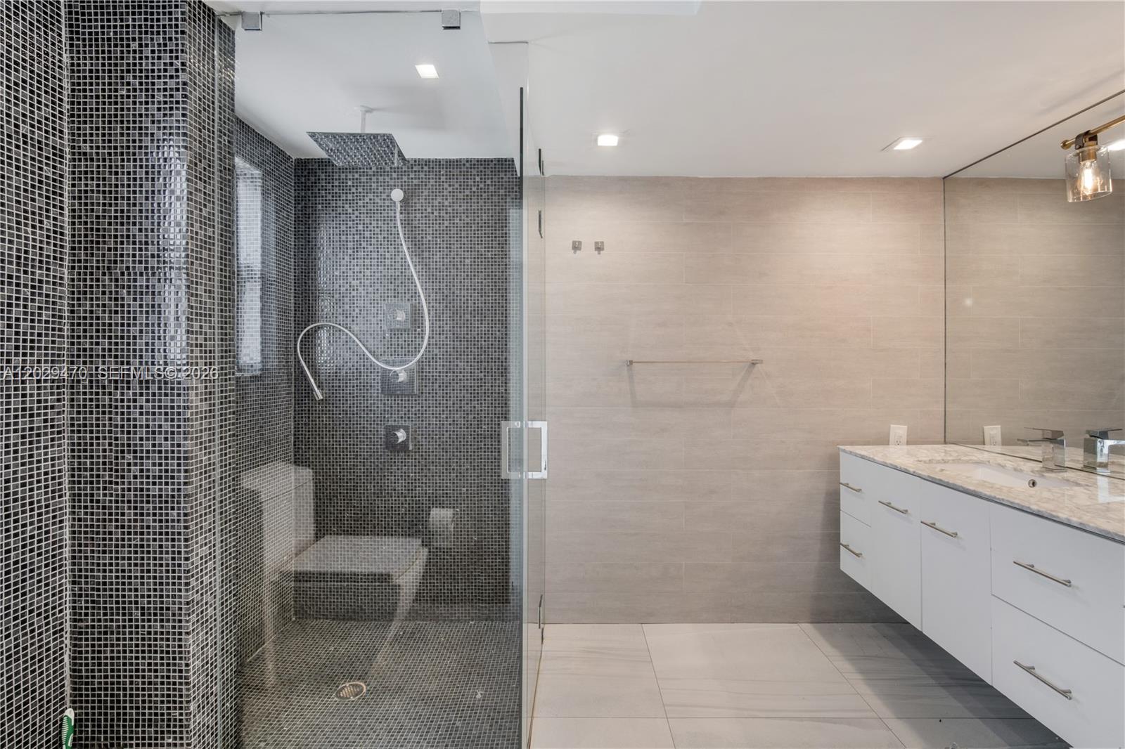 550 W 49th St