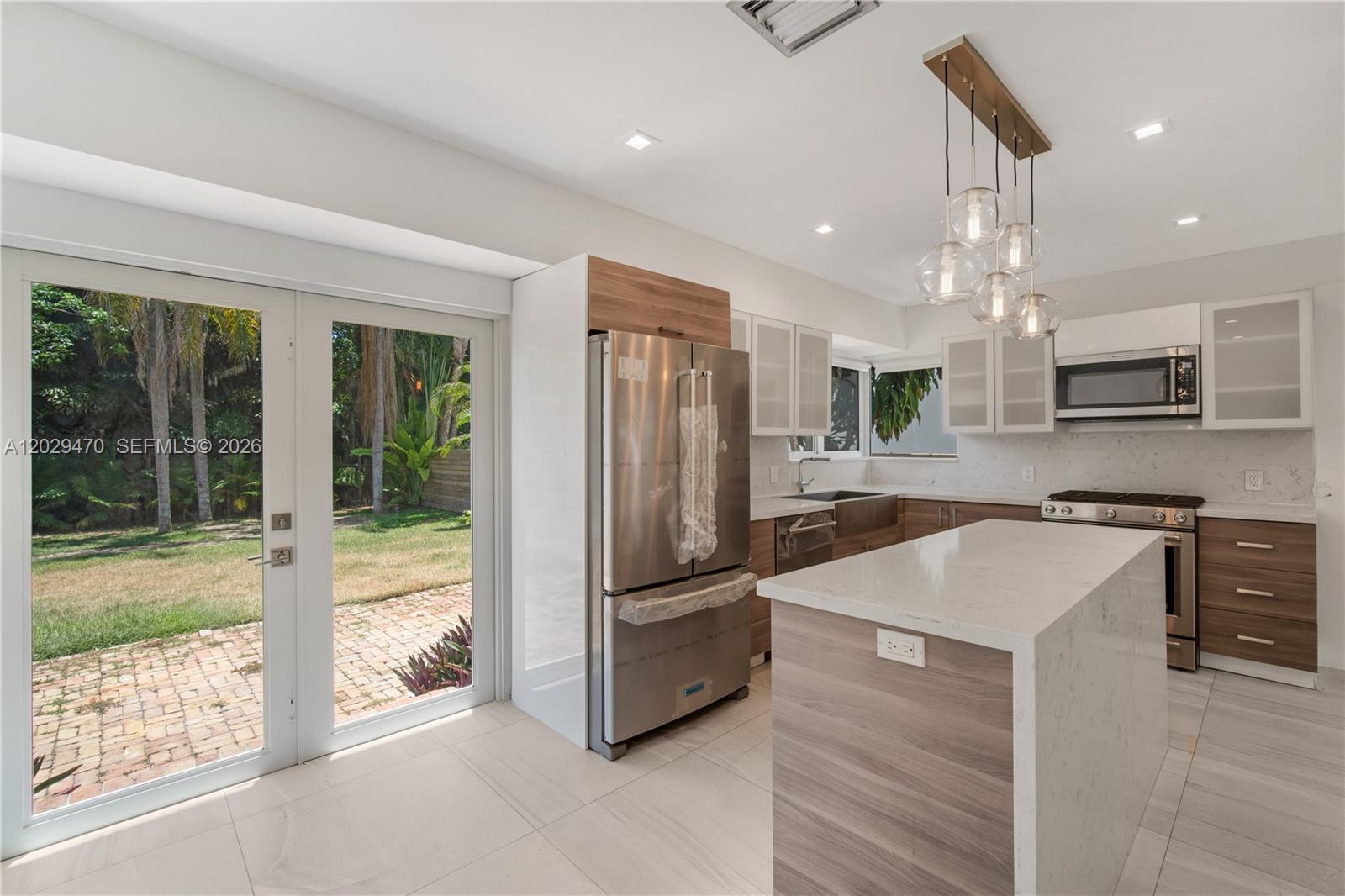 550 W 49th St