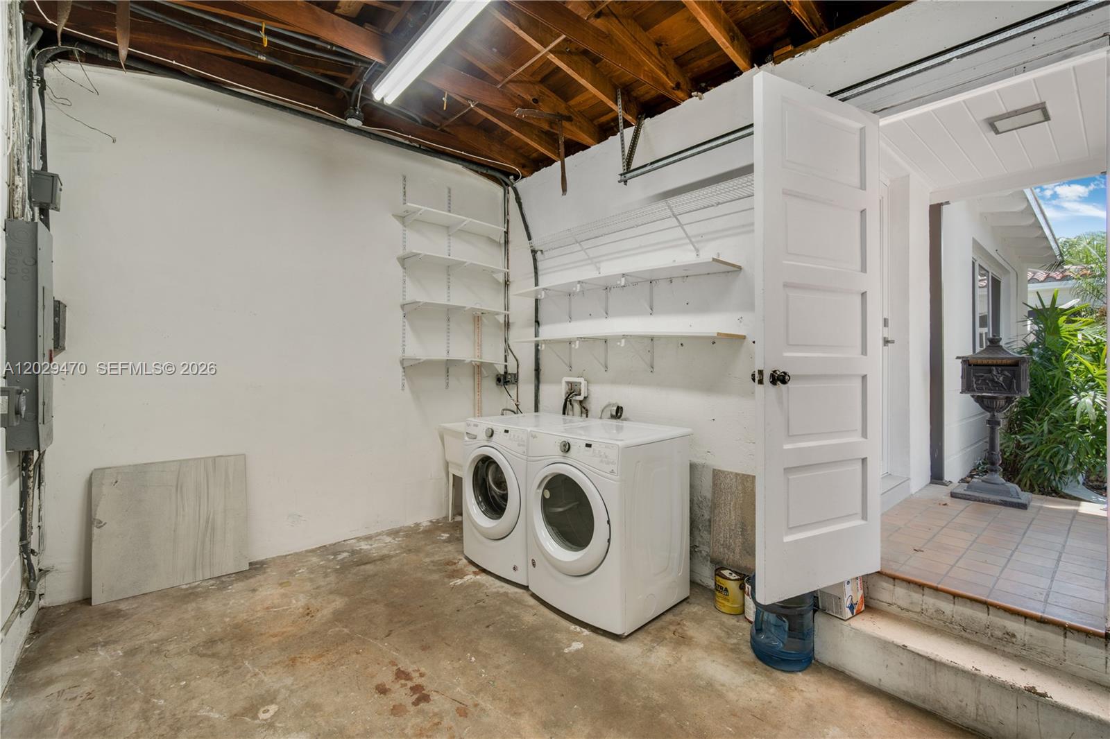 550 W 49th St