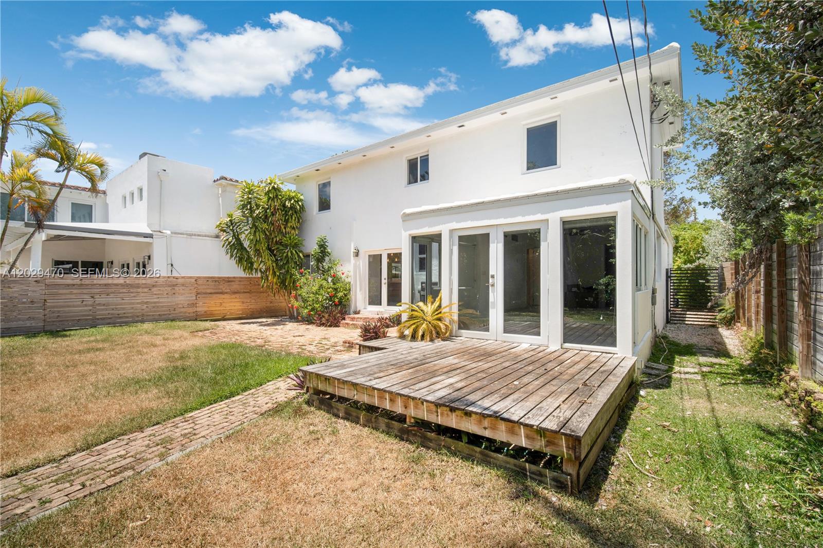 550 W 49th St