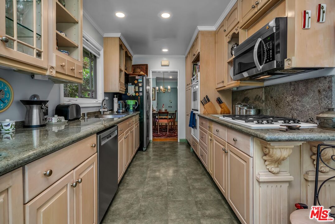 13201 Warren Ave