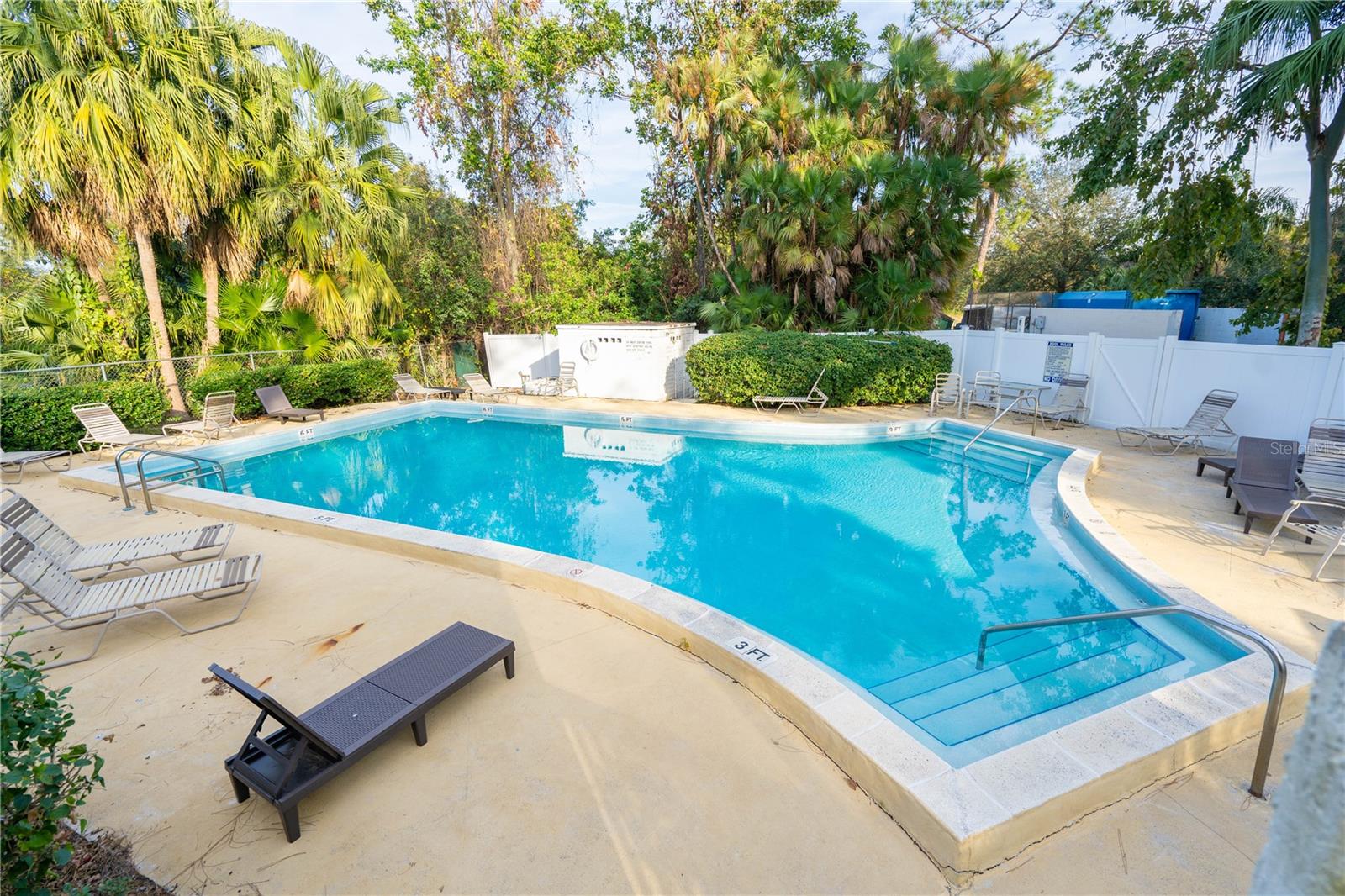 100 EL CAMINO DR #102