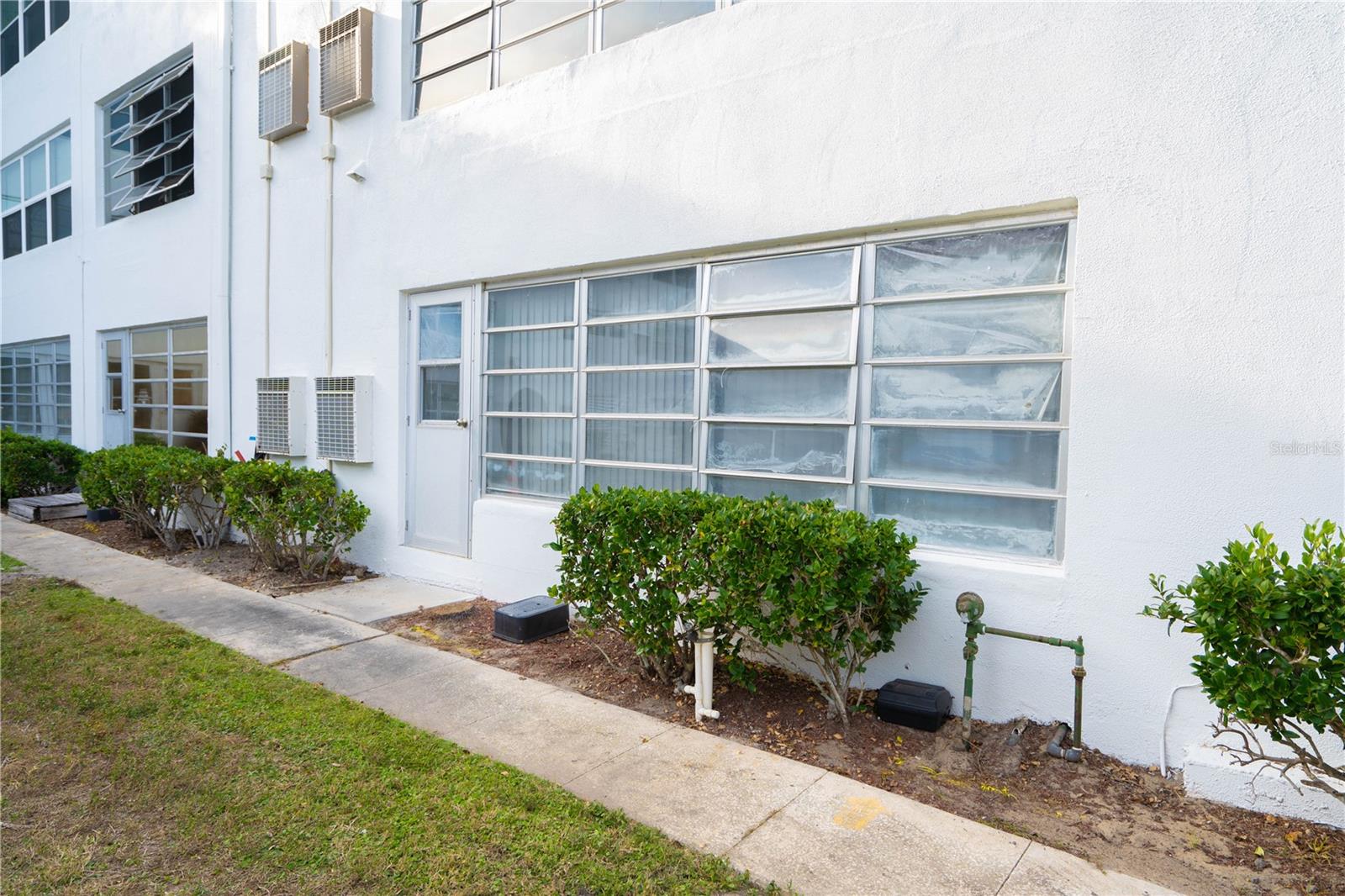 100 EL CAMINO DR #102