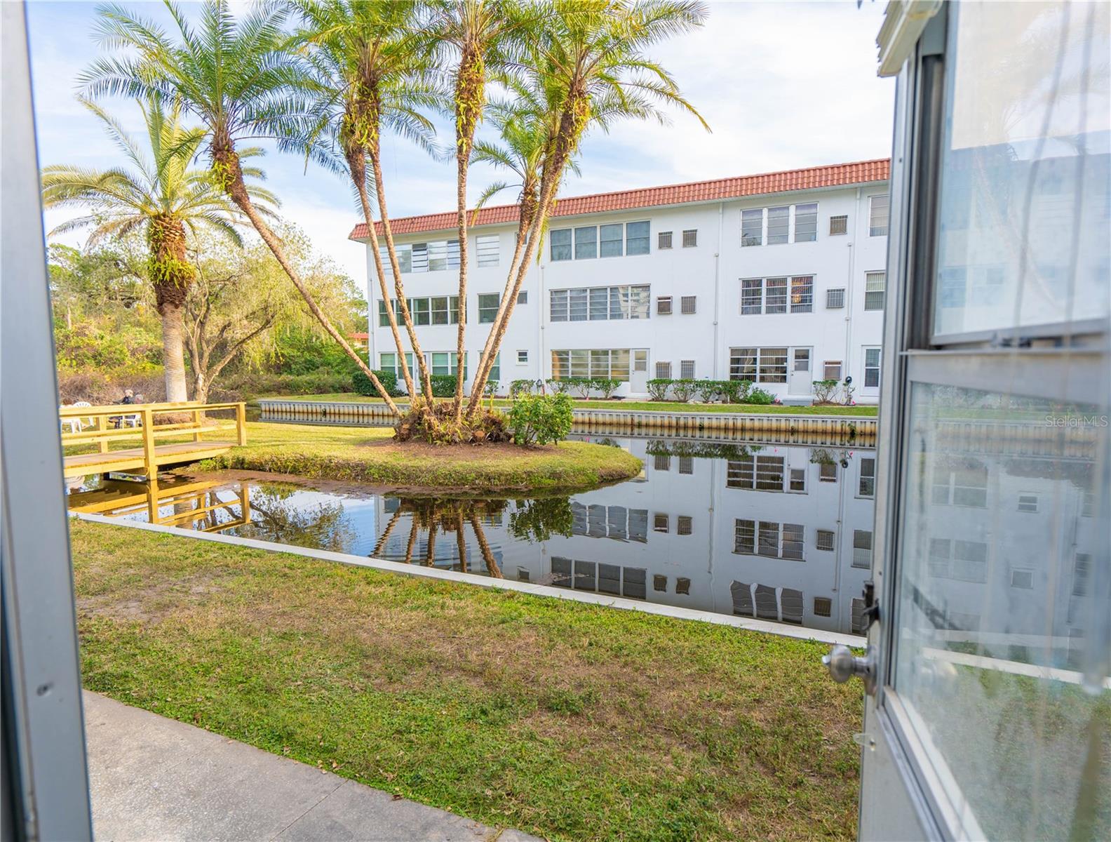 100 EL CAMINO DR #102