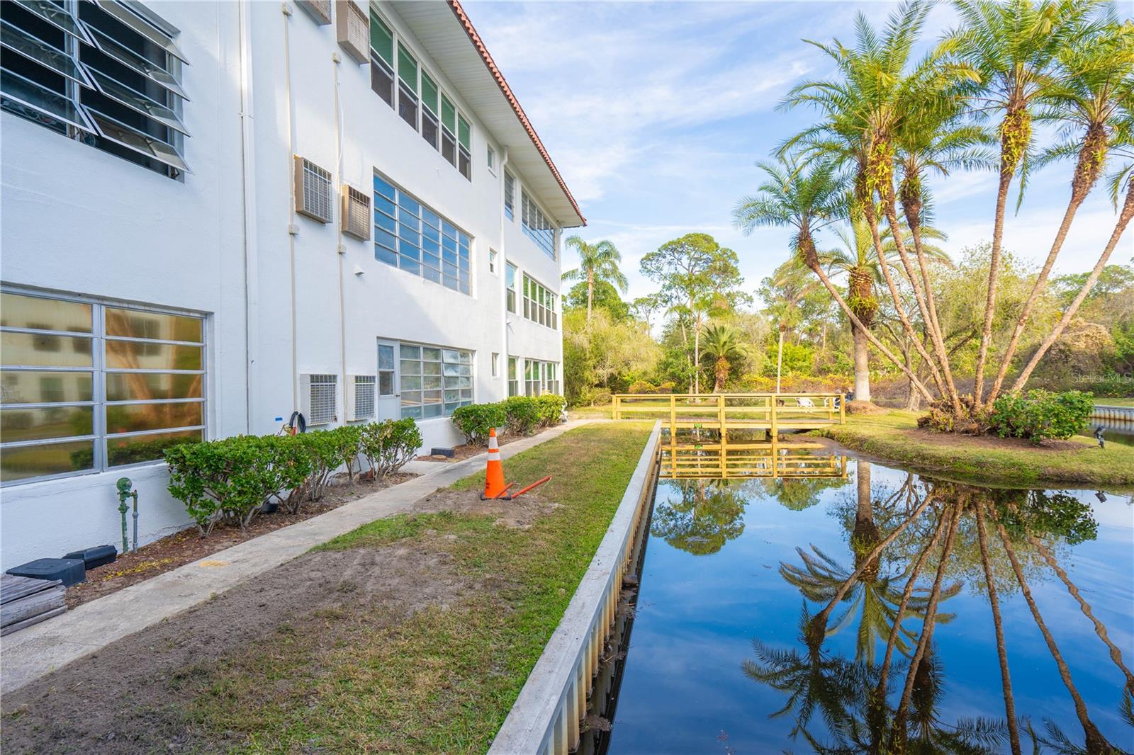 100 EL CAMINO DR #102