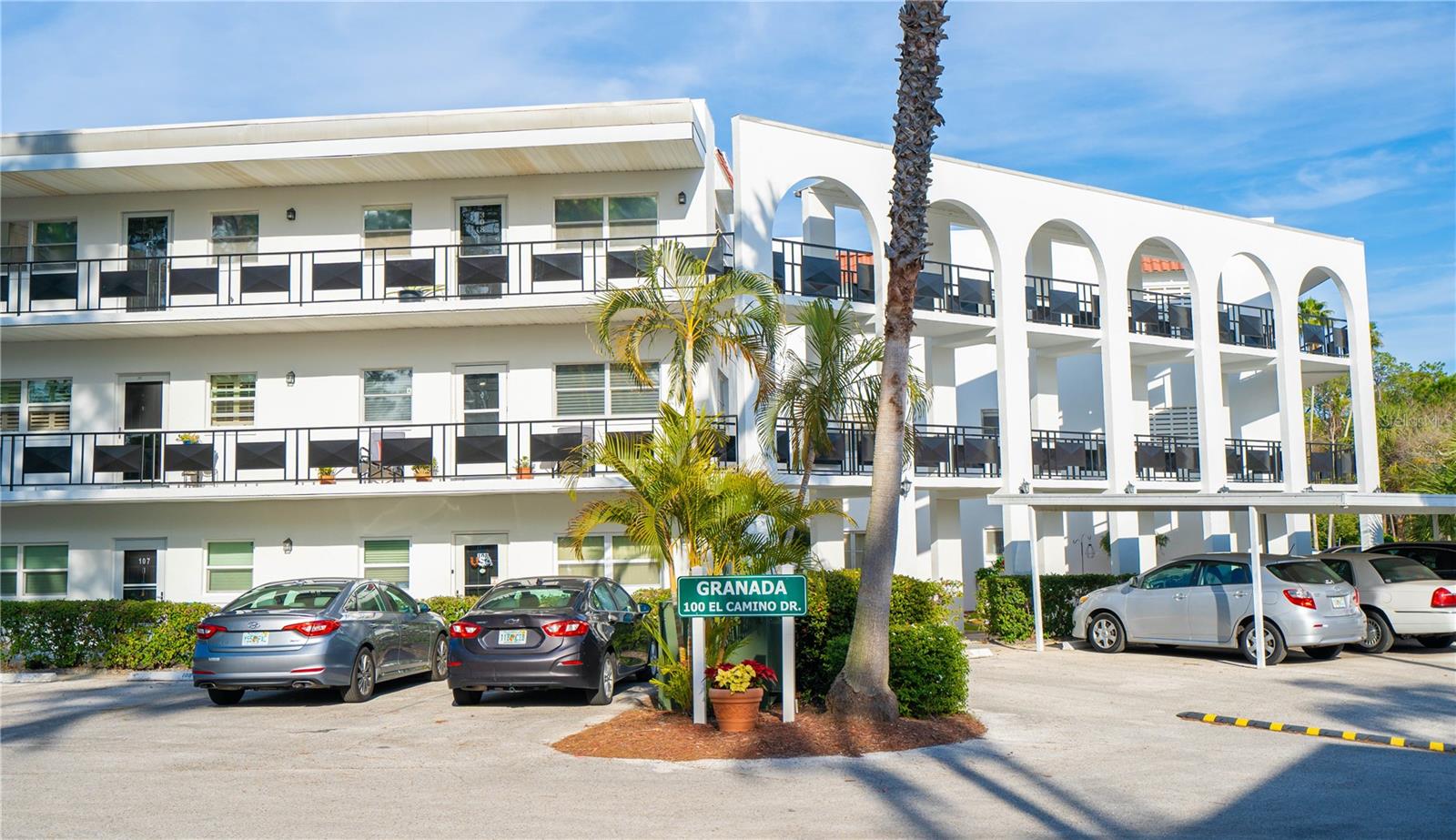 100 EL CAMINO DR #102