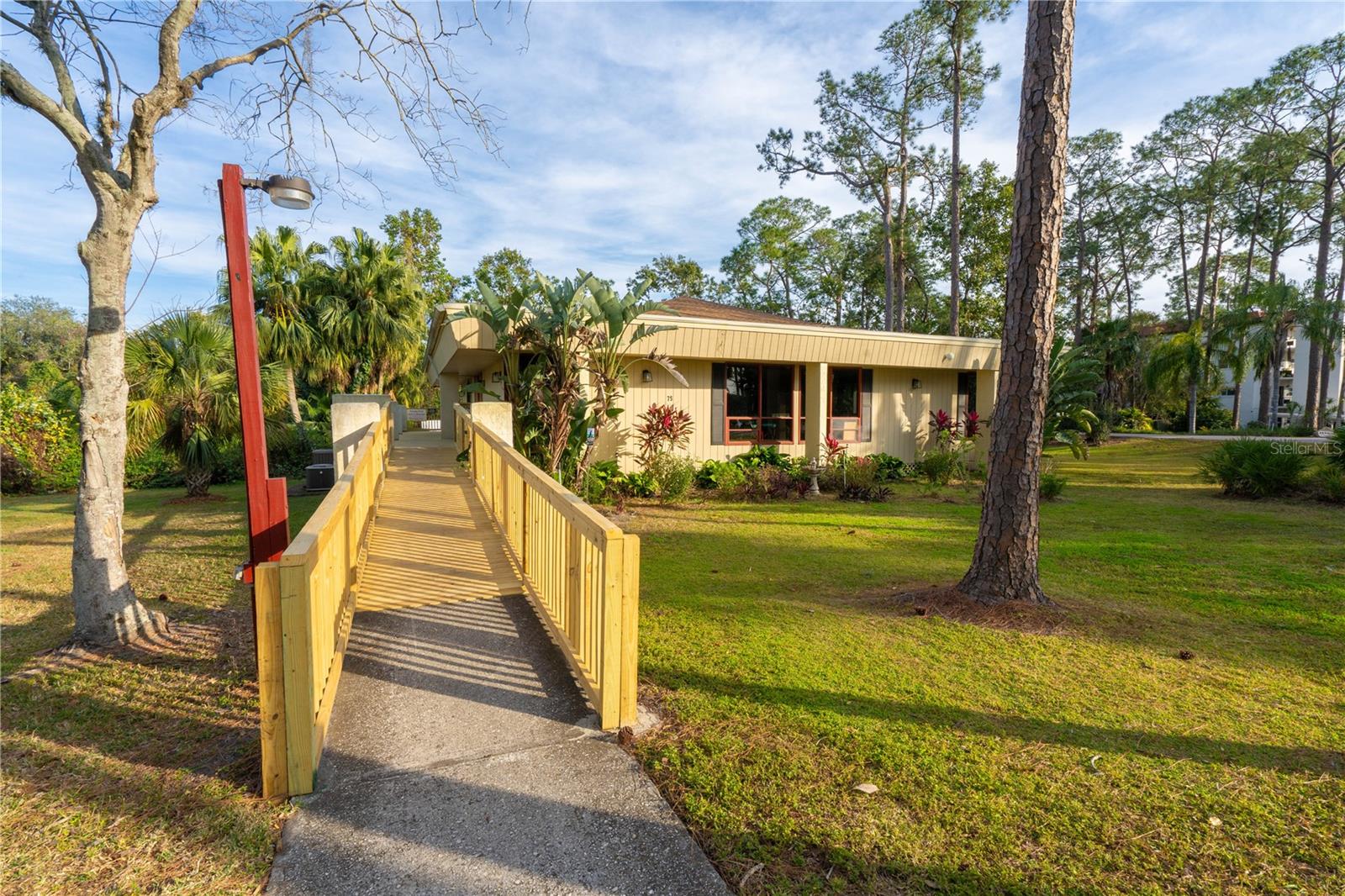 100 EL CAMINO DR #102