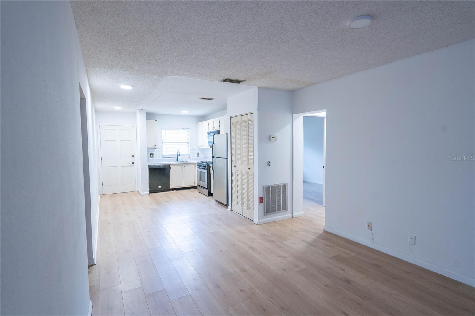 100 EL CAMINO DR #102