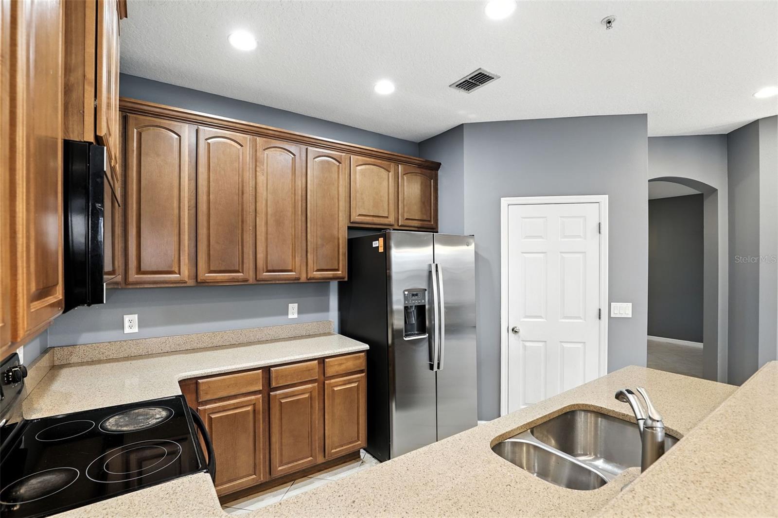 585 CRUZ BAY CIR