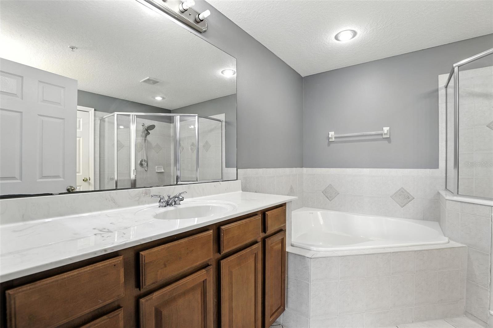 585 CRUZ BAY CIR