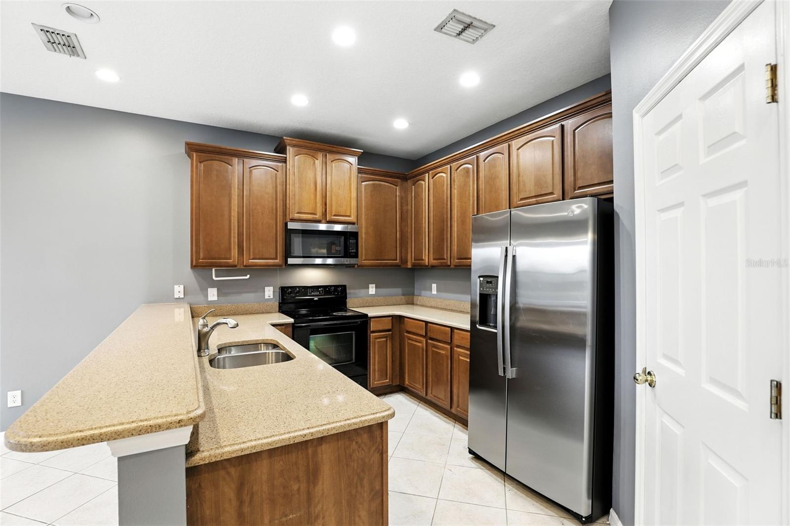 585 CRUZ BAY CIR