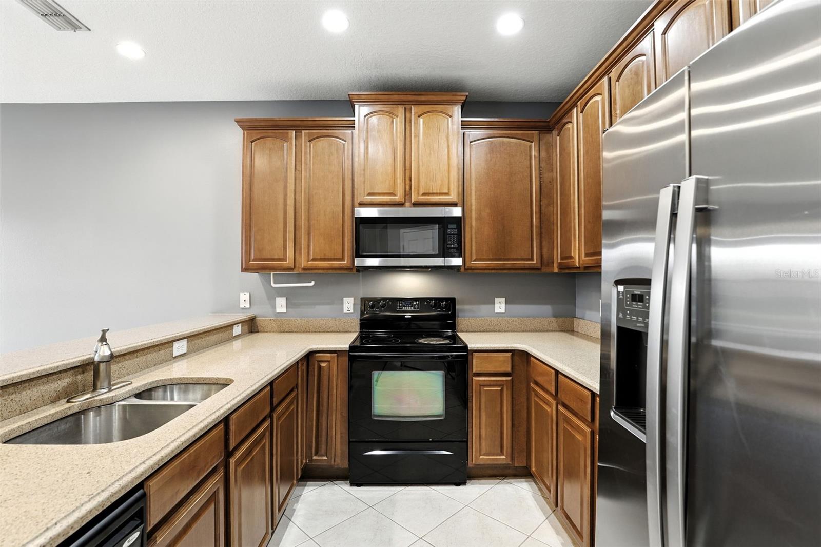 585 CRUZ BAY CIR