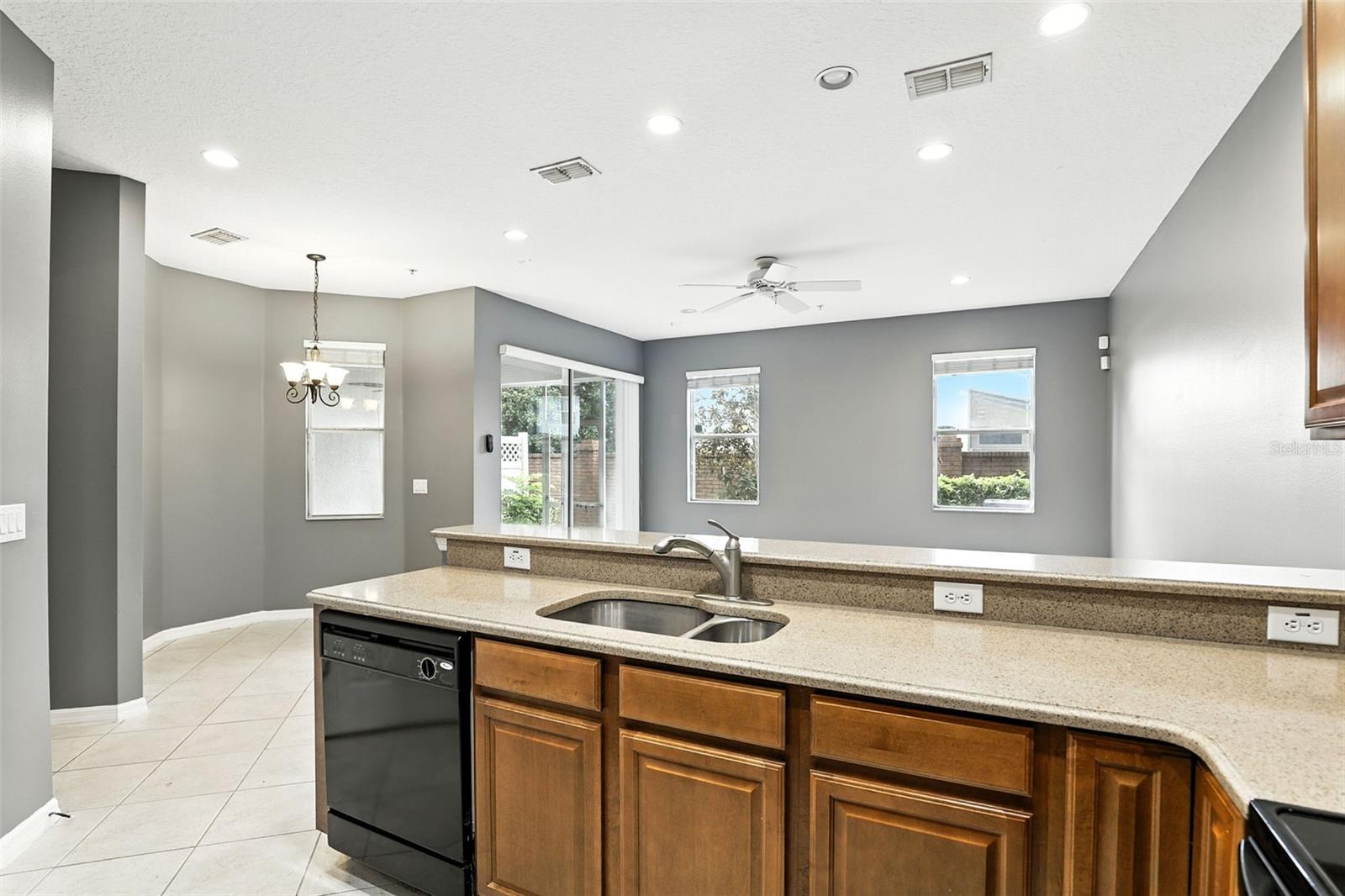 585 CRUZ BAY CIR