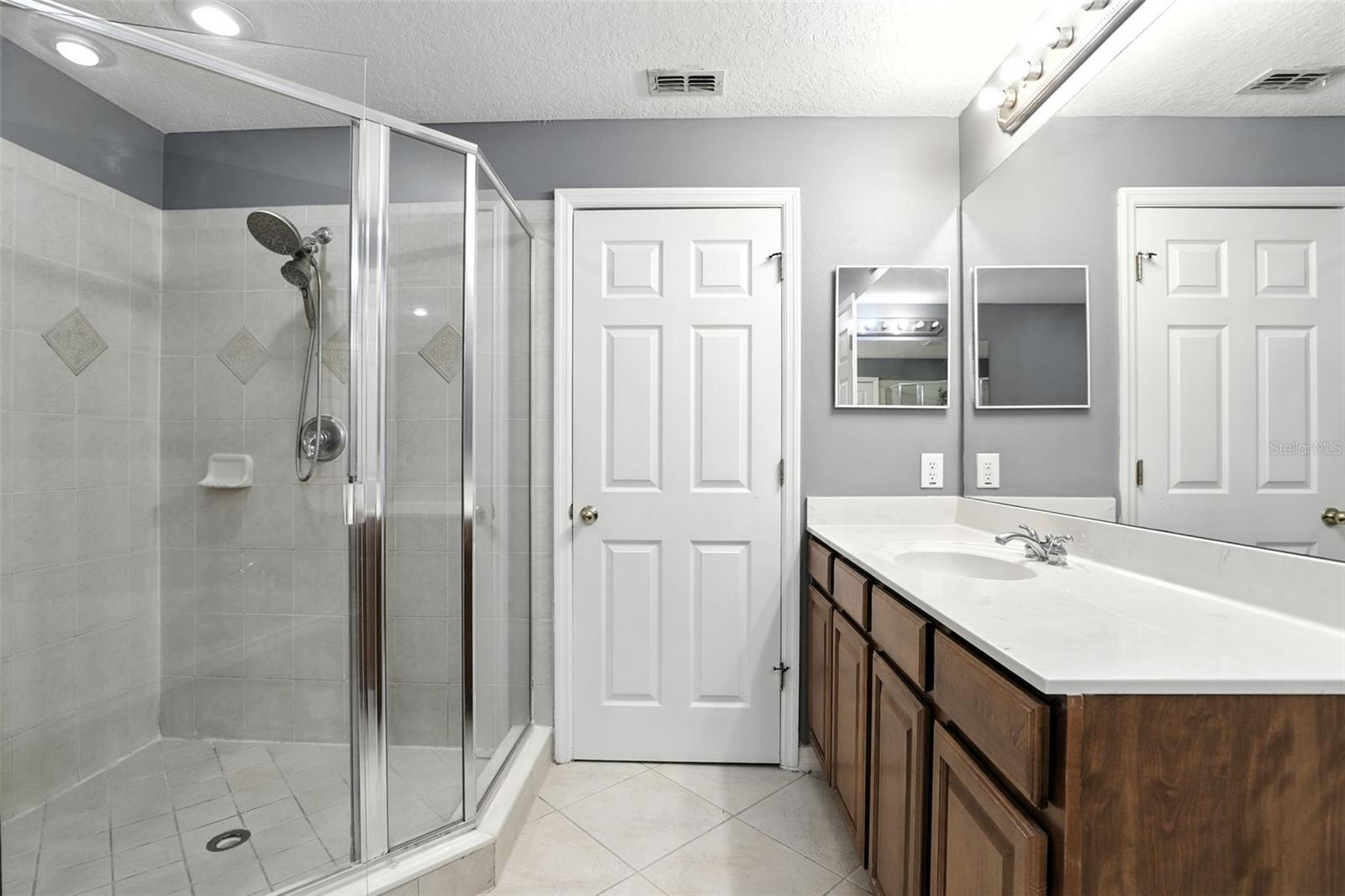 585 CRUZ BAY CIR