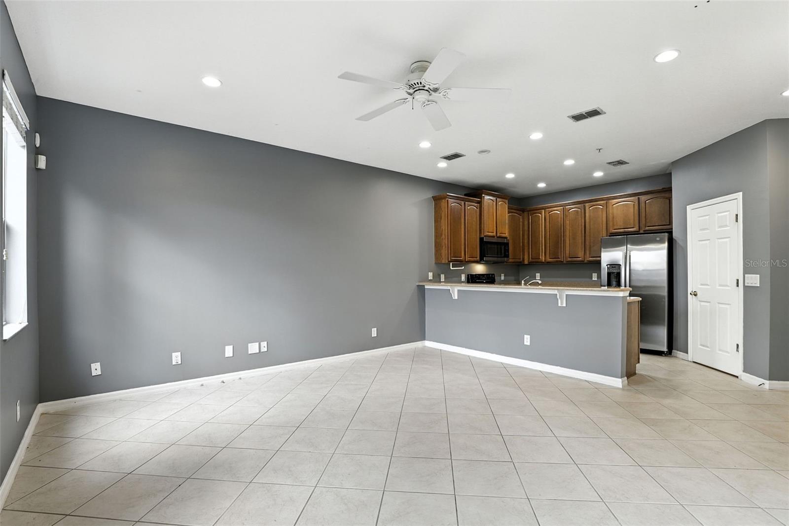 585 CRUZ BAY CIR