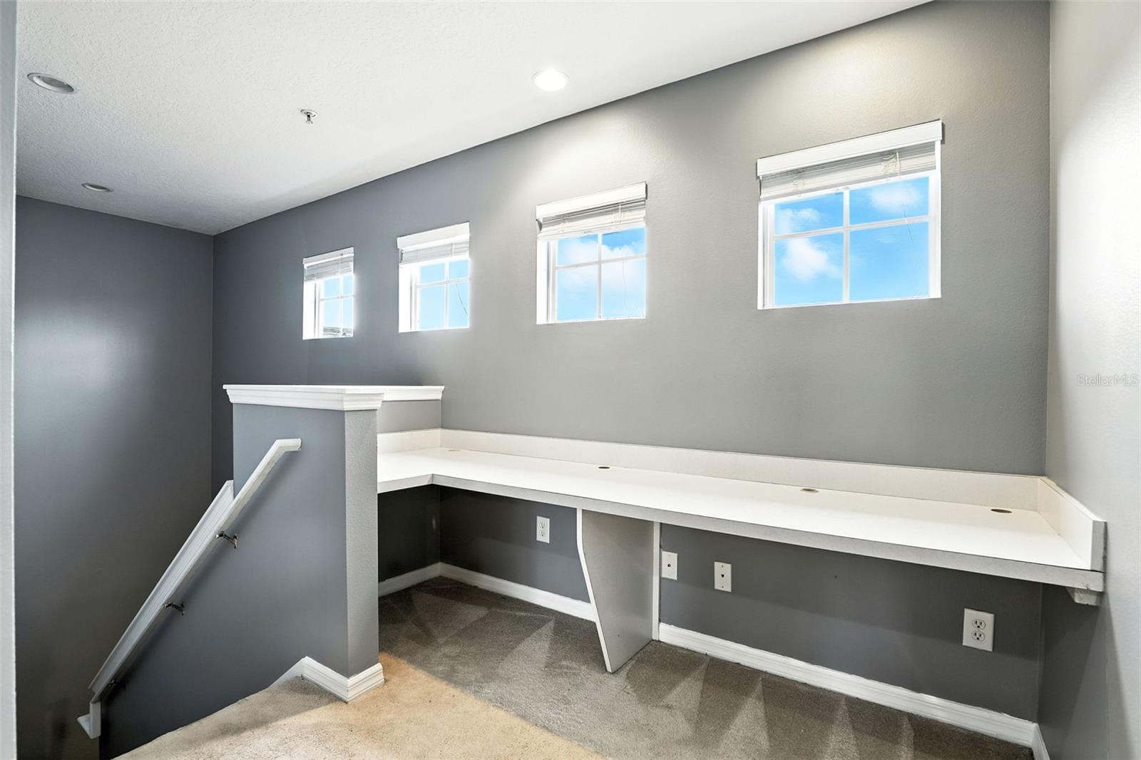 585 CRUZ BAY CIR