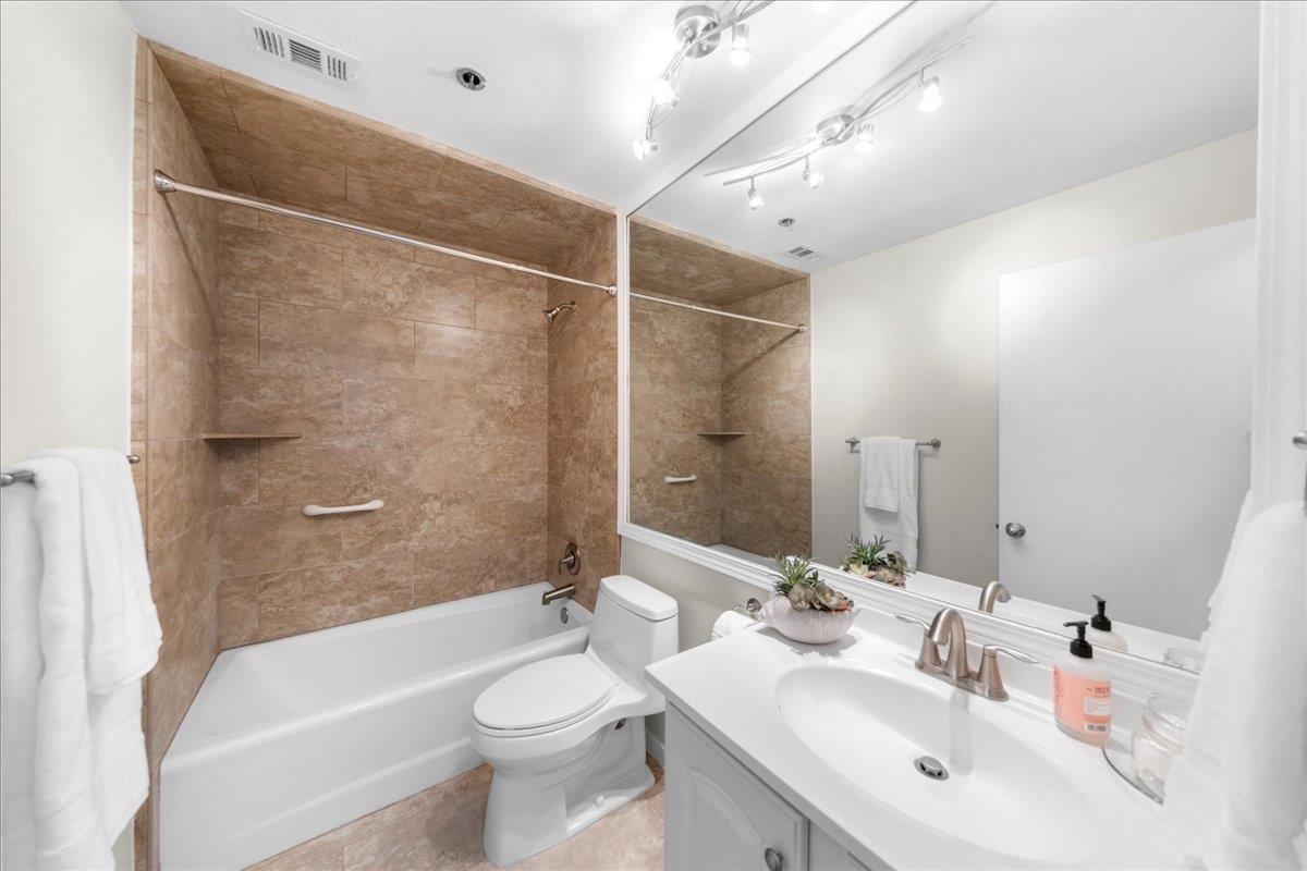 40 N Interstate Hwy 35 Unit: 6B3