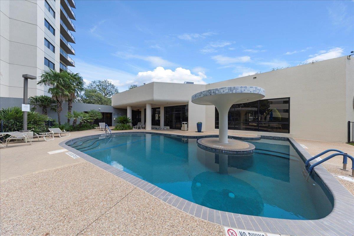 40 N Interstate Hwy 35 Unit: 6B3