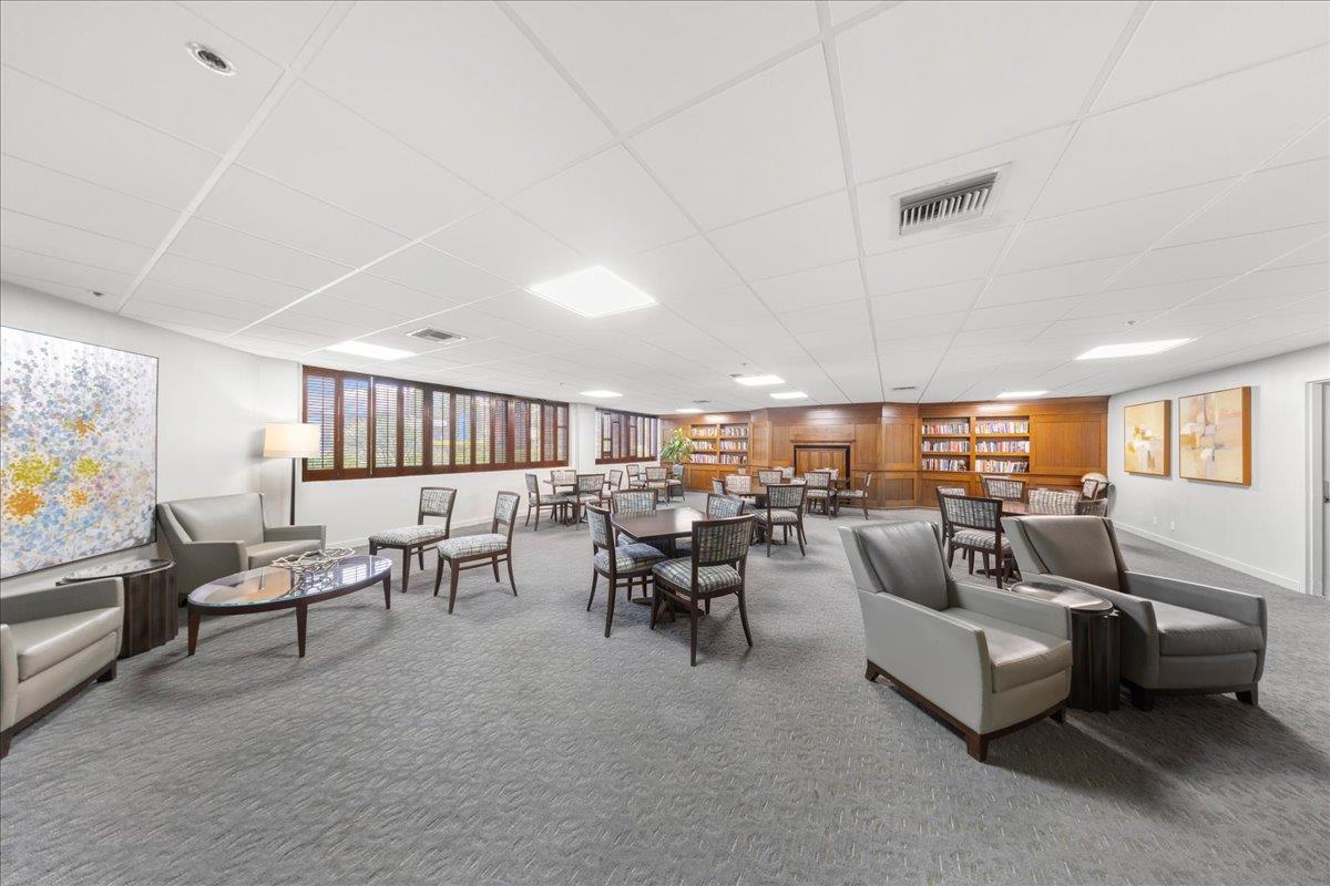 40 N Interstate Hwy 35 Unit: 6B3