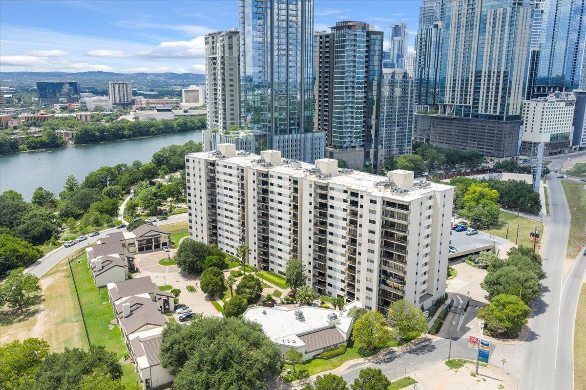 40 N Interstate Hwy 35 Unit: 6B3