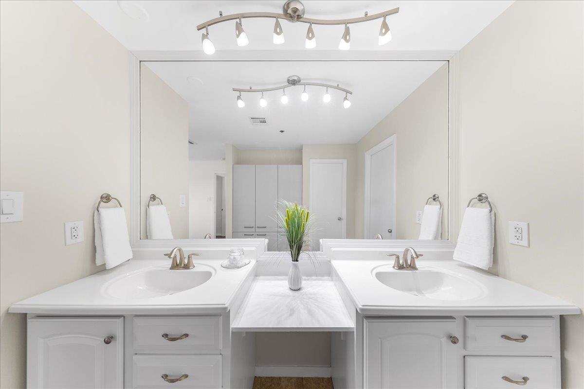 40 N Interstate Hwy 35 Unit: 6B3