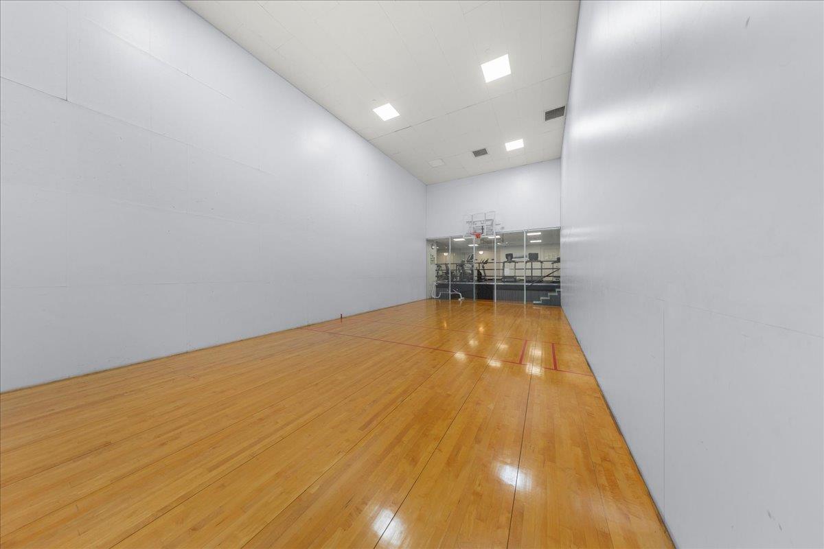 40 N Interstate Hwy 35 Unit: 6B3