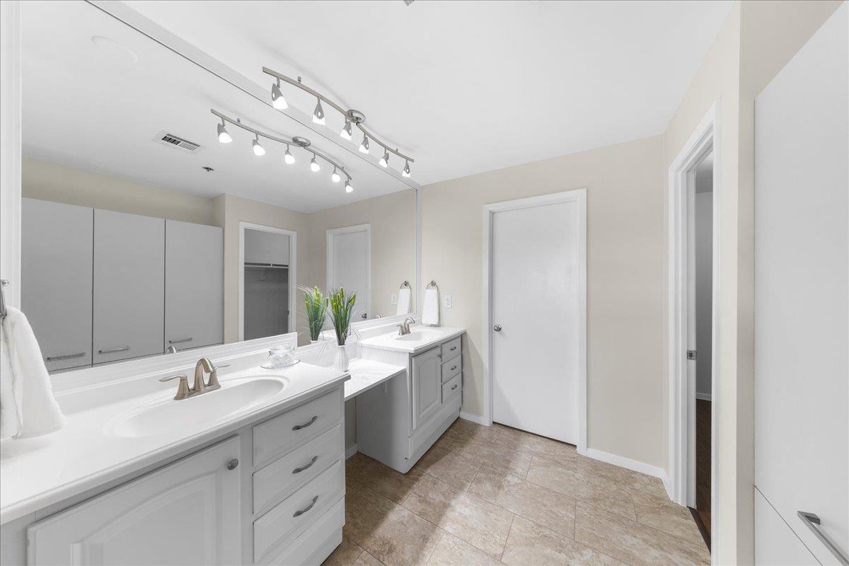 40 N Interstate Hwy 35 Unit: 6B3