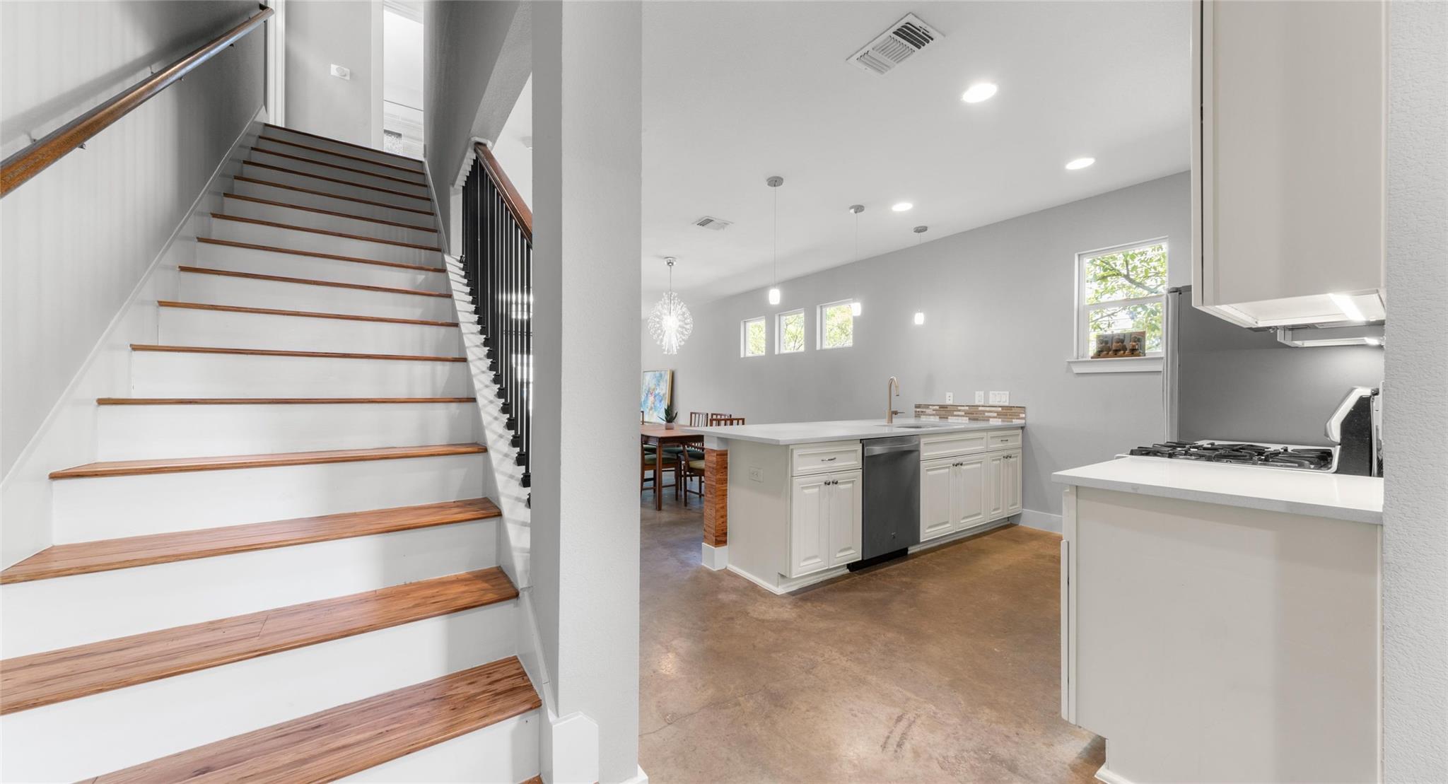 3104 Neal ST