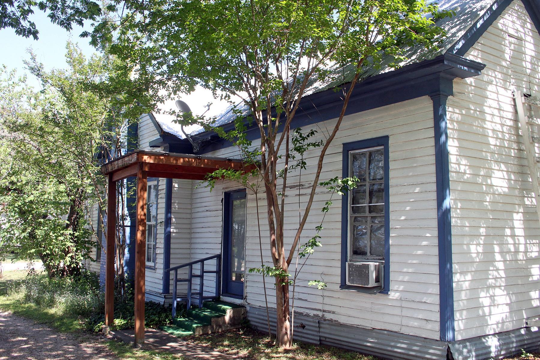 711 S Commerce ST