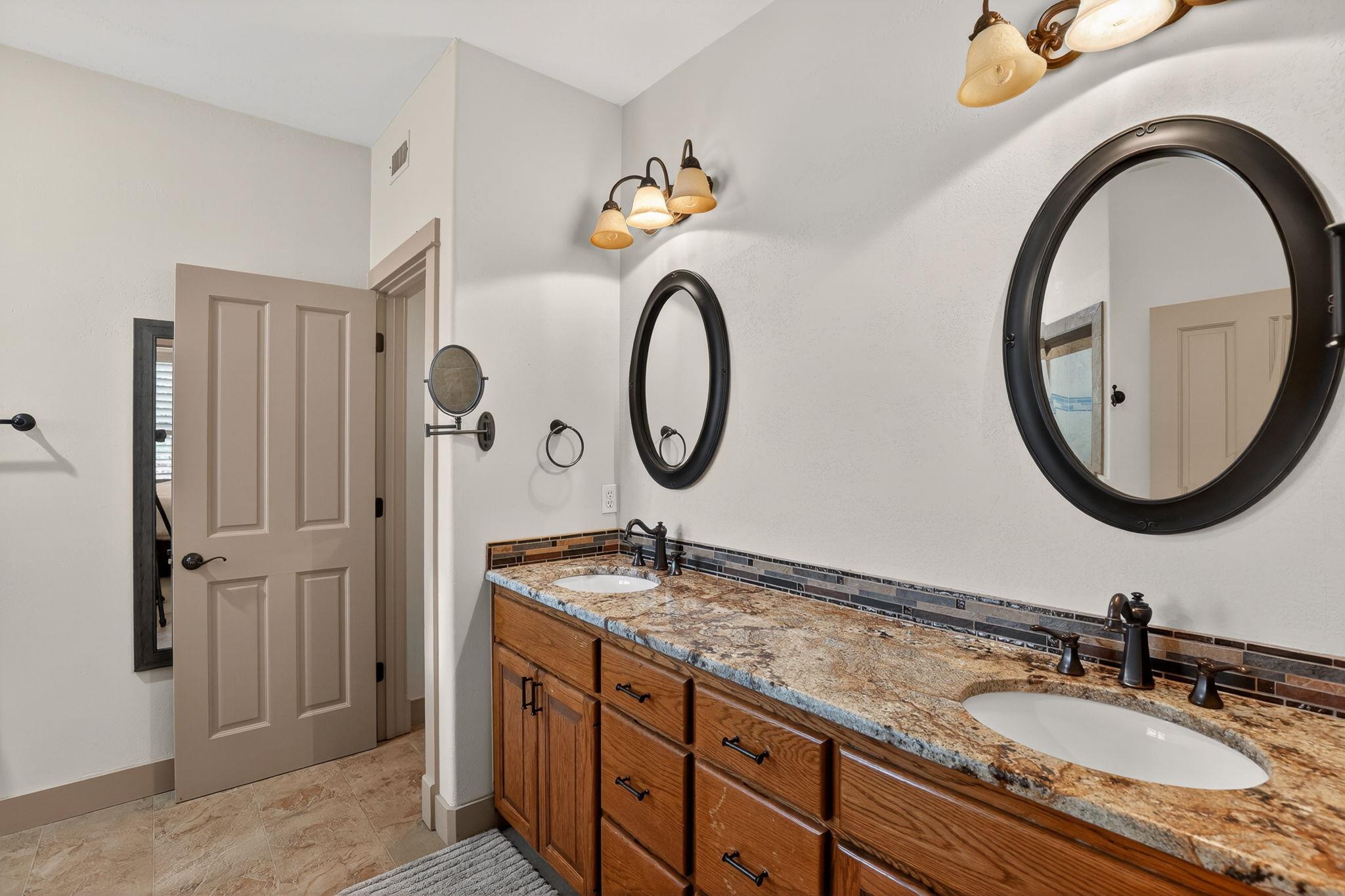1002 Scenic LOOP